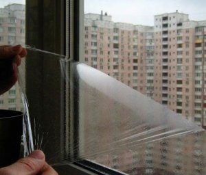 Плёнка защитная на окна - делаем аккуратный ремонт!